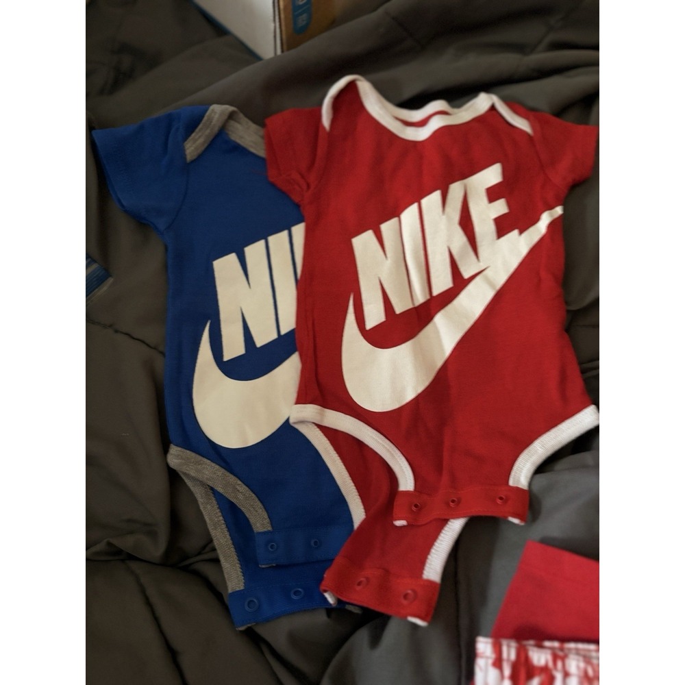 EUC- Nike Logo 2 Piece Infant 0-6 Month Set, CB67